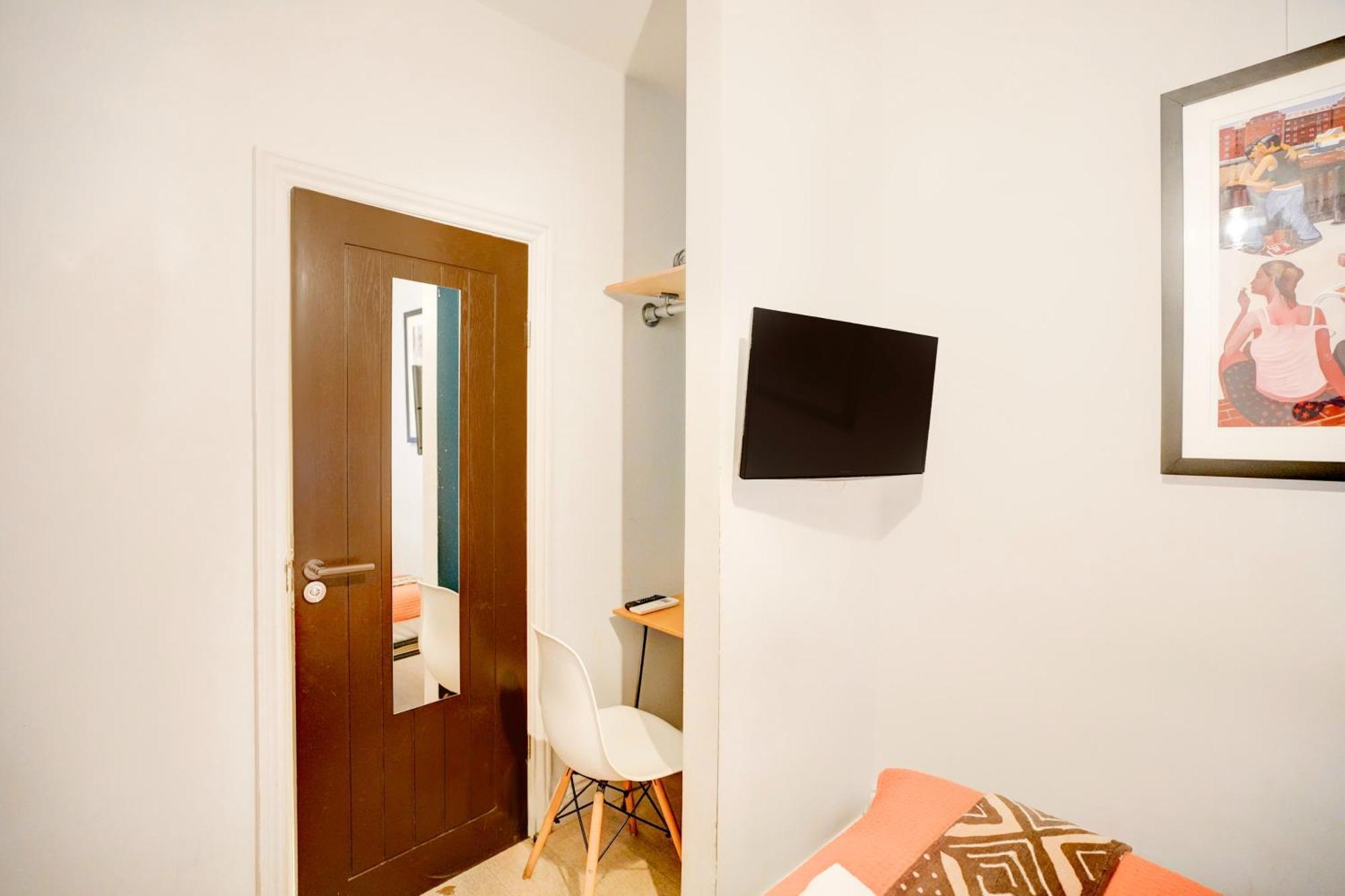 Dancenter Southwark Near Bridge 3* London